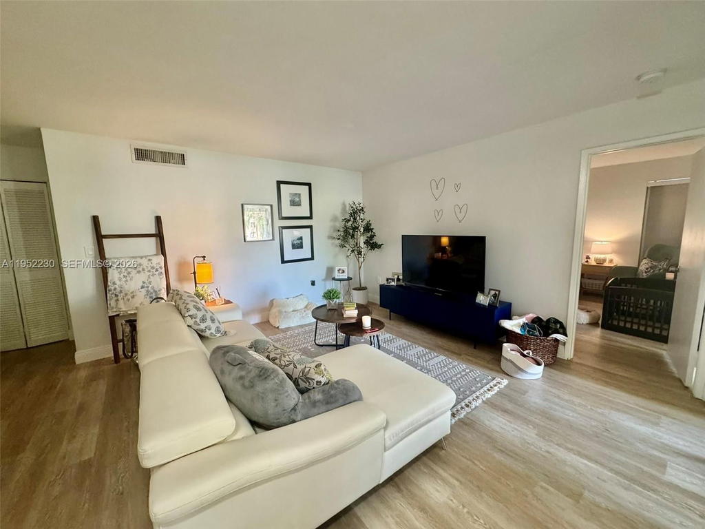 Real estate property located at 8810 123rd Ct M202, Miami-dade, Kenland Bend North Condo, Miami, FL