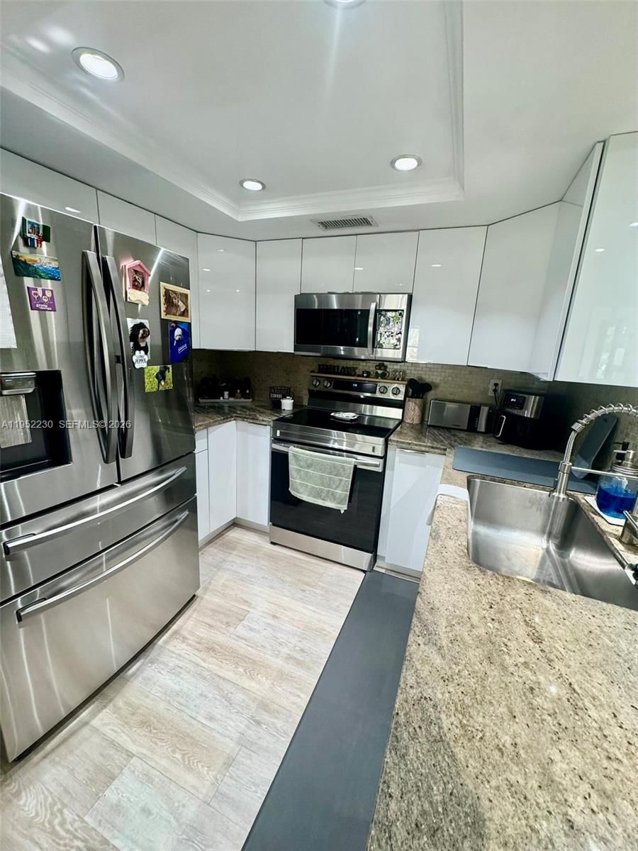 Real estate property located at 8810 123rd Ct M202, Miami-dade, Kenland Bend North Condo, Miami, FL