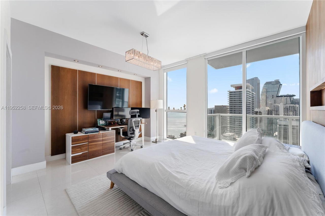 Real estate property located at 244 Biscayne Blvd #4407, Miami-dade, Vizcayne North Condo, Miami, FL