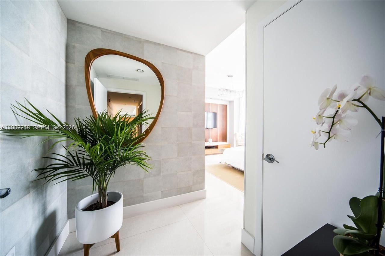 Real estate property located at 244 Biscayne Blvd #4407, Miami-dade, Vizcayne North Condo, Miami, FL