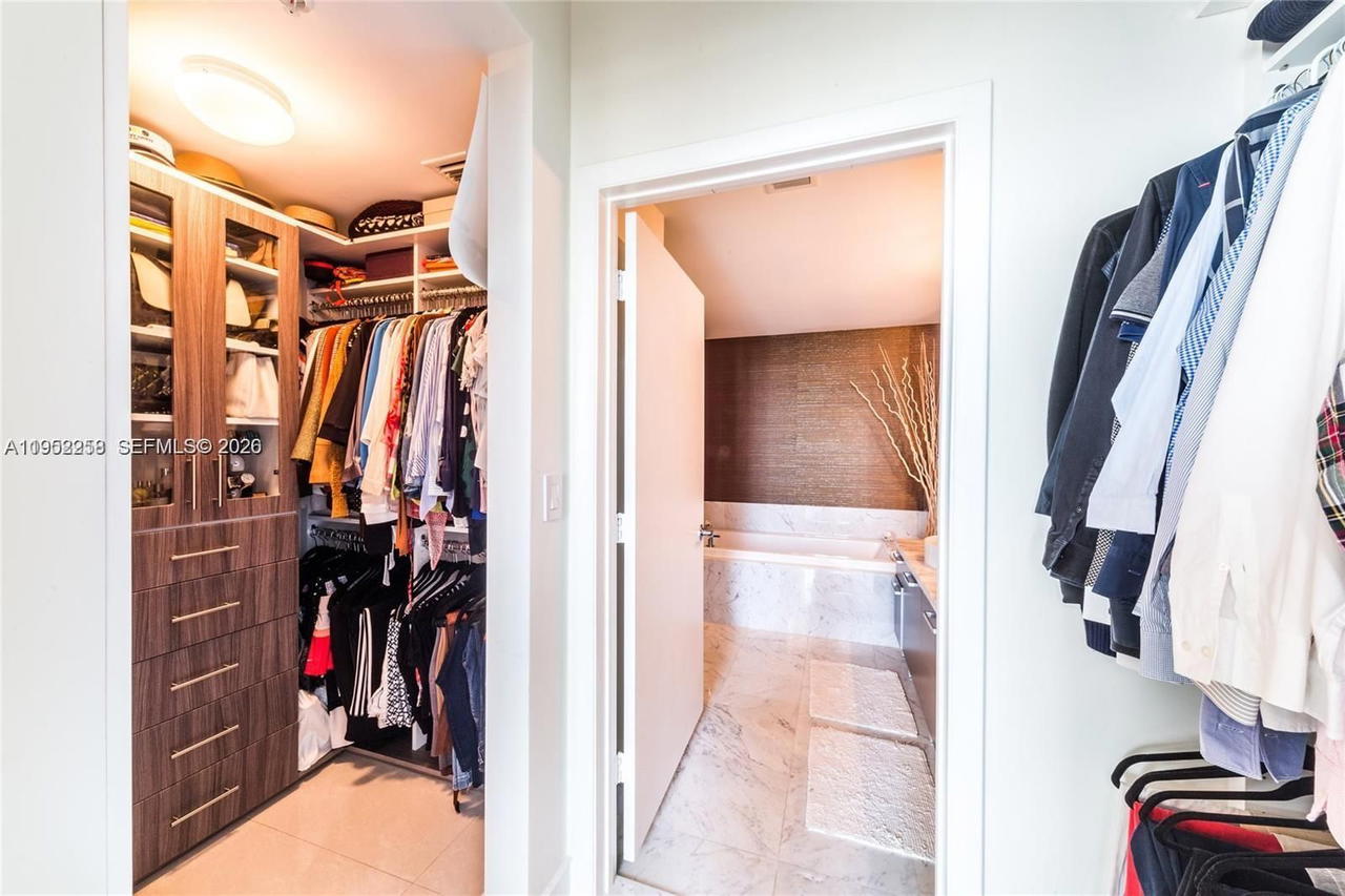 Real estate property located at 244 Biscayne Blvd #4407, Miami-dade, Vizcayne North Condo, Miami, FL