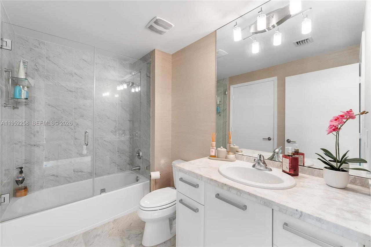 Real estate property located at 244 Biscayne Blvd #4407, Miami-dade, Vizcayne North Condo, Miami, FL