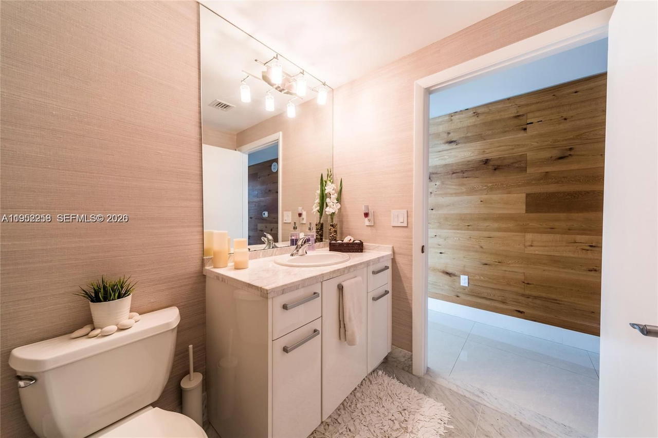 Real estate property located at 244 Biscayne Blvd #4407, Miami-dade, Vizcayne North Condo, Miami, FL