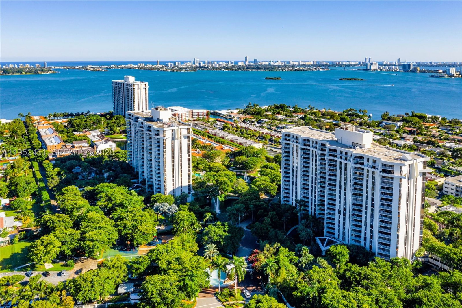 Real estate property located at 4000 Towerside Ter #2005, Miami-dade, The Towers Of Quayside Co, Miami, FL