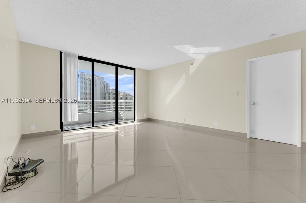 Real estate property located at 3300 192nd St #1414, Miami-dade, Parc Central Aventura Eas, Aventura, FL