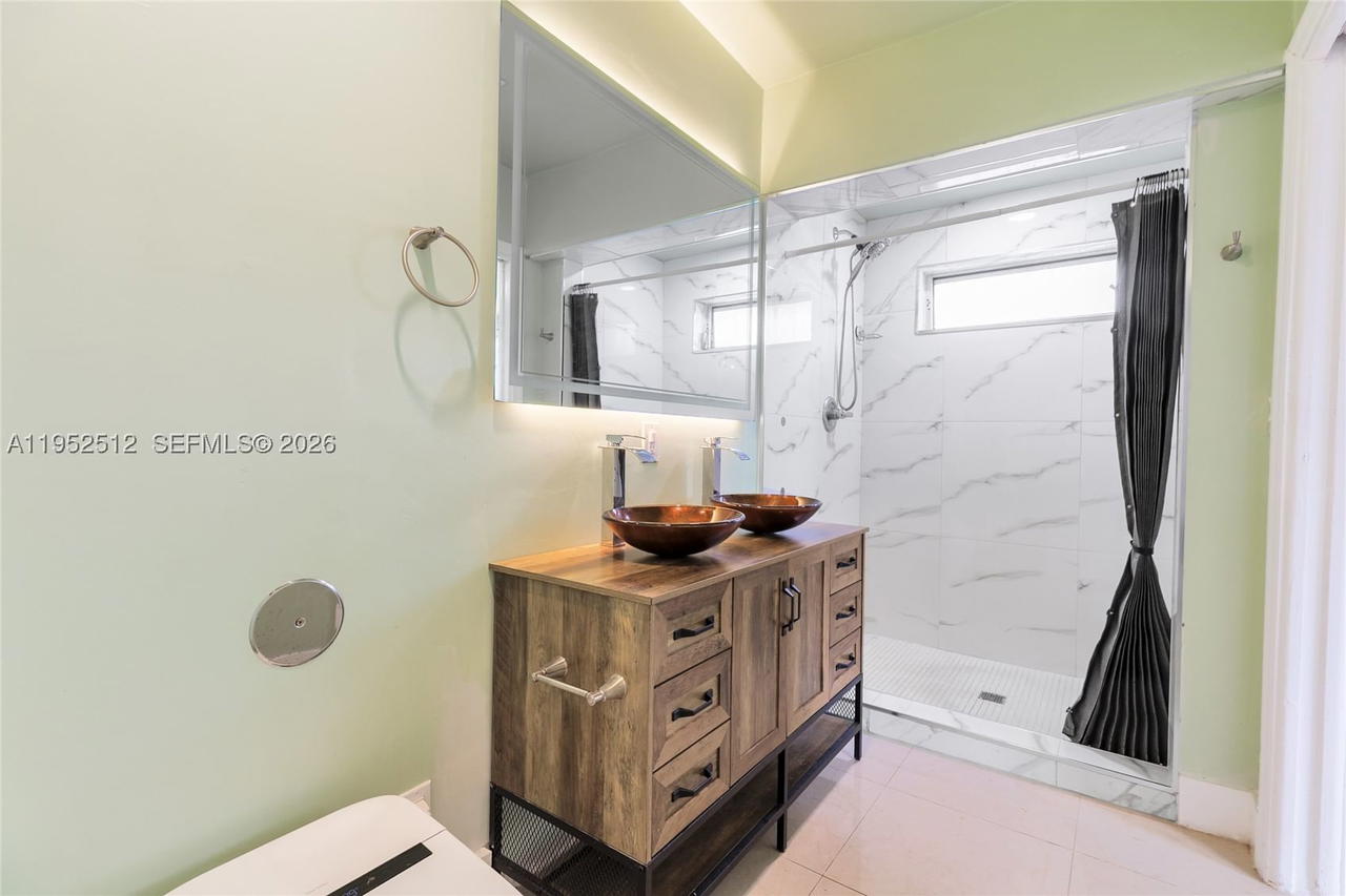 Real estate property located at 14601 10th Ave, Miami-dade, Biscayne Gardens Sec F Pt, Miami, FL
