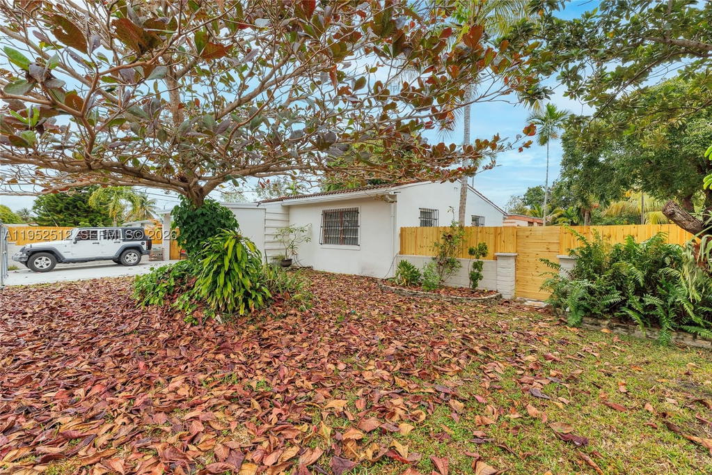 Real estate property located at 14601 10th Ave, Miami-dade, Biscayne Gardens Sec F Pt, Miami, FL