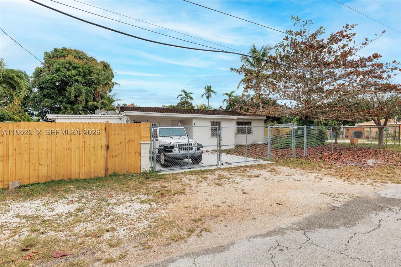 Real estate property located at 14601 10th Ave, Miami-dade, Biscayne Gardens Sec F Pt, Miami, FL