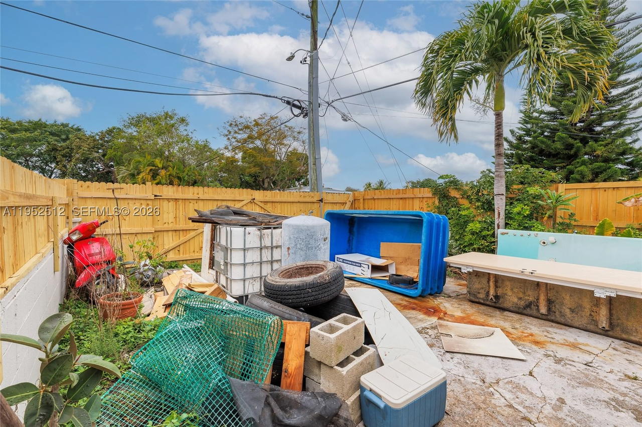 Real estate property located at 14601 10th Ave, Miami-dade, Biscayne Gardens Sec F Pt, Miami, FL