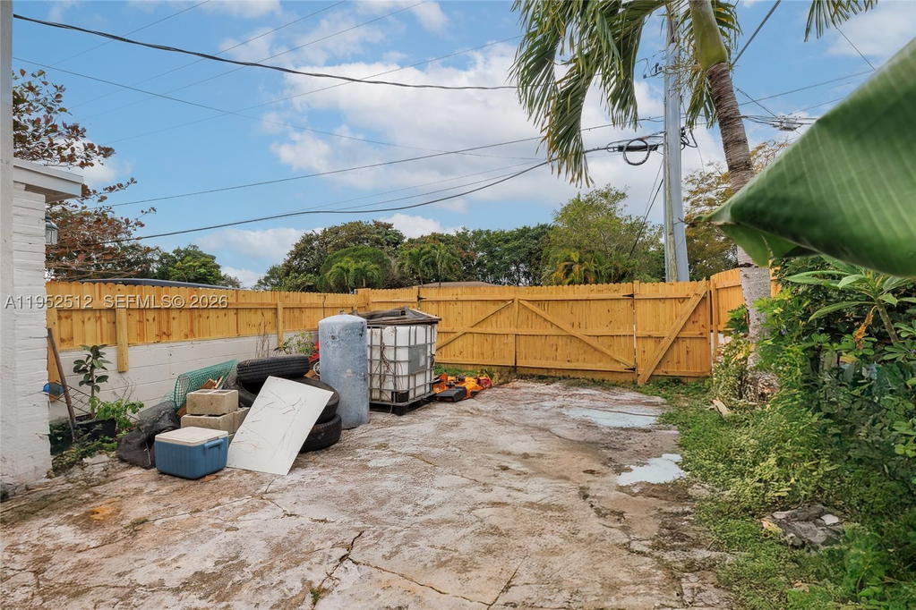 Real estate property located at 14601 10th Ave, Miami-dade, Biscayne Gardens Sec F Pt, Miami, FL