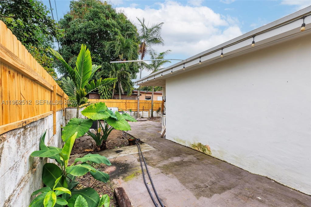 Real estate property located at 14601 10th Ave, Miami-dade, Biscayne Gardens Sec F Pt, Miami, FL