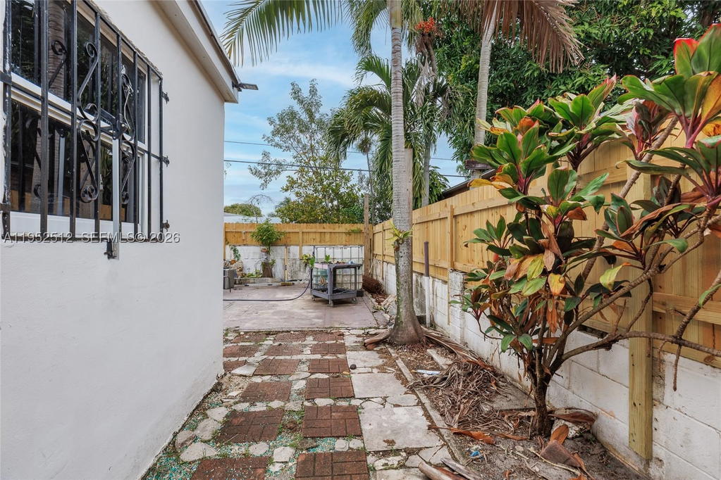 Real estate property located at 14601 10th Ave, Miami-dade, Biscayne Gardens Sec F Pt, Miami, FL