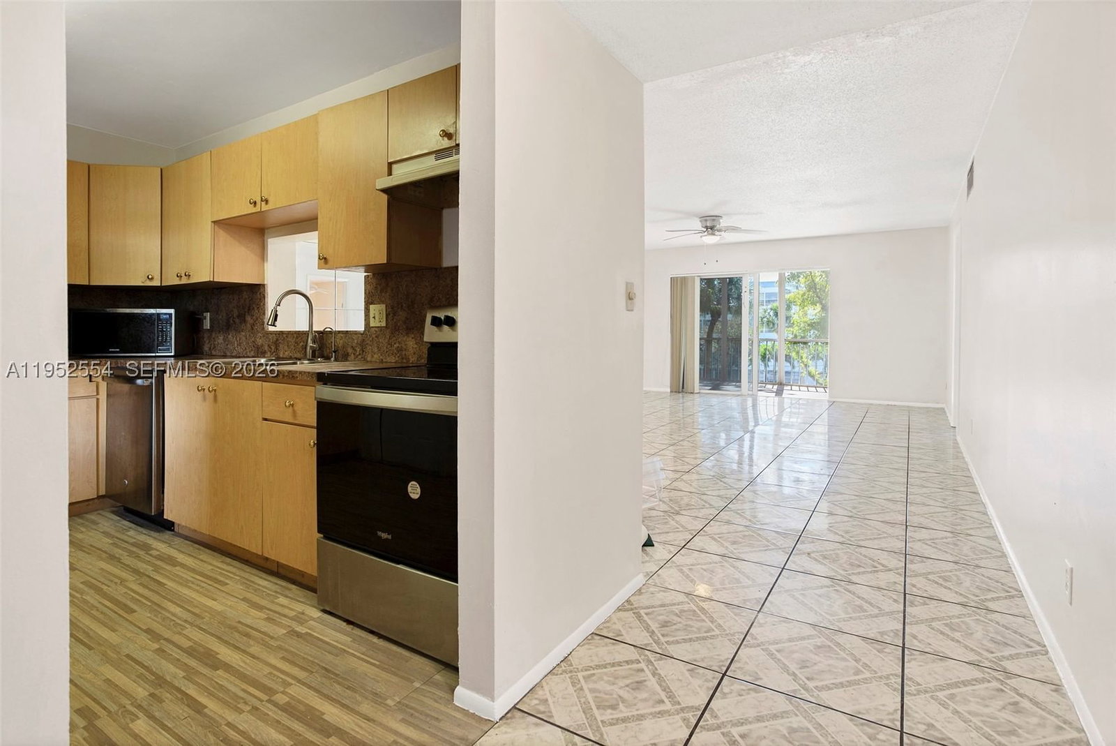Real estate property located at 4151 41st St #301, Broward, Pearl Condo, Lauderdale Lakes, FL