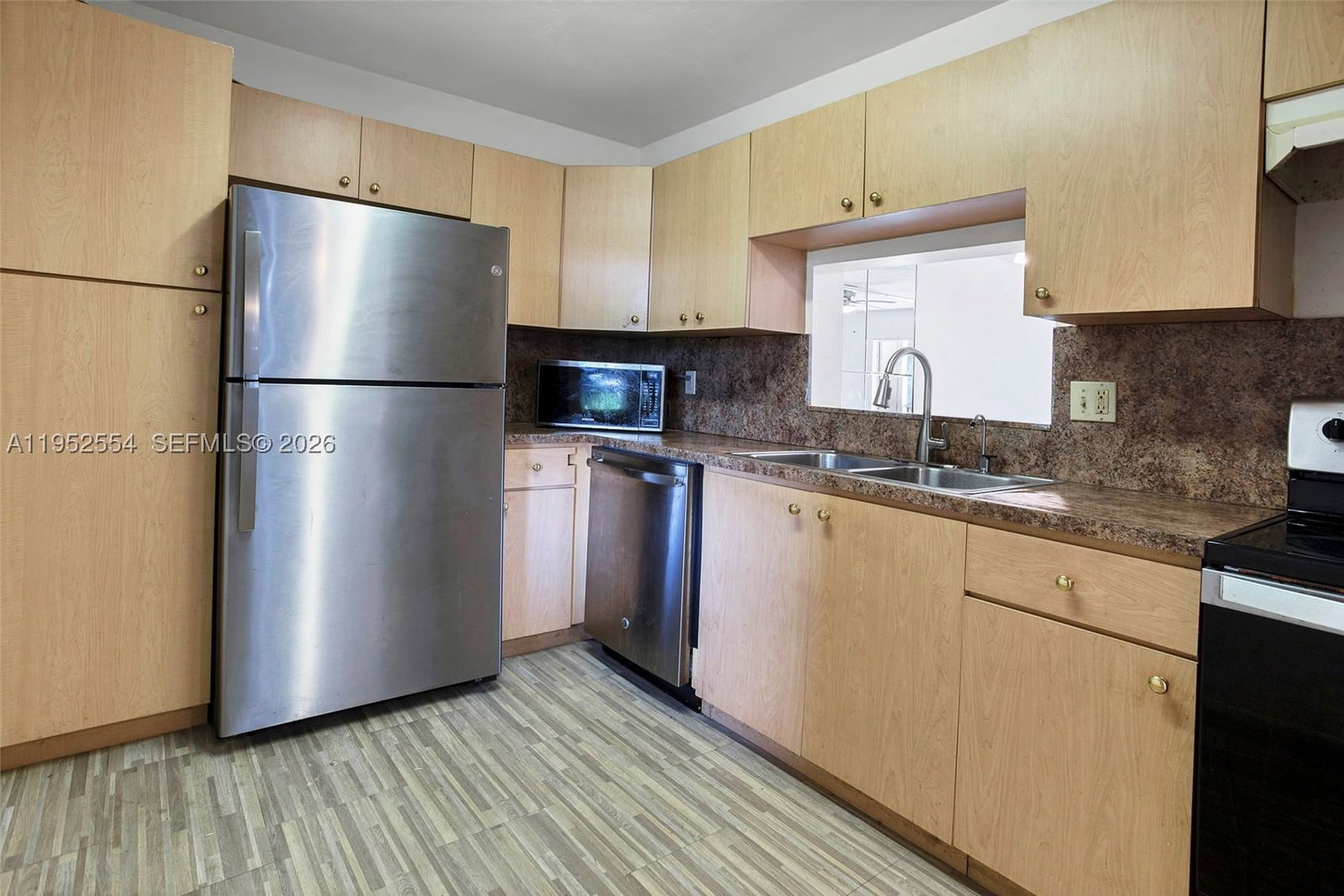 Real estate property located at 4151 41st St #301, Broward, Pearl Condo, Lauderdale Lakes, FL