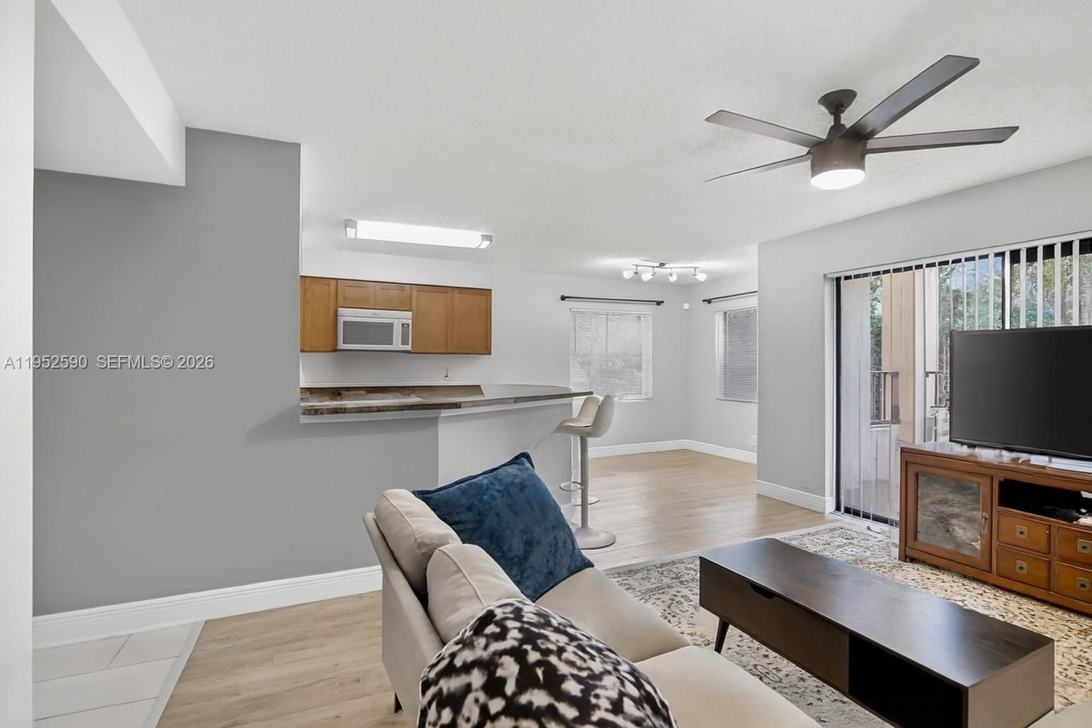Real estate property located at 9999 Summerbreeze Dr #401, Broward, Summerbreeze Condo, Sunrise, FL