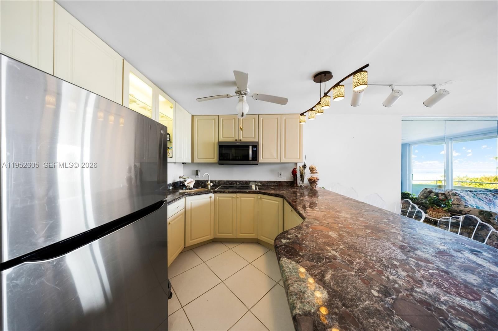 Real estate property located at 465 Ocean Dr #419, Miami-dade, Royal Atlantic Condo, Miami Beach, FL