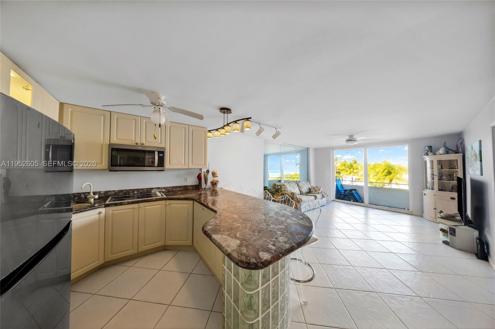 Real estate property located at 465 Ocean Dr #419, Miami-dade, Royal Atlantic Condo, Miami Beach, FL