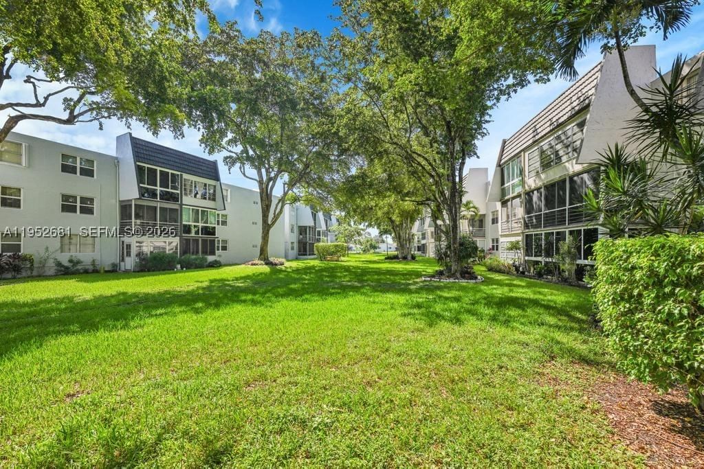 Real estate property located at 9100 Lime Bay Blvd #209, Broward, Lime Bay Condominium 6, Tamarac, FL