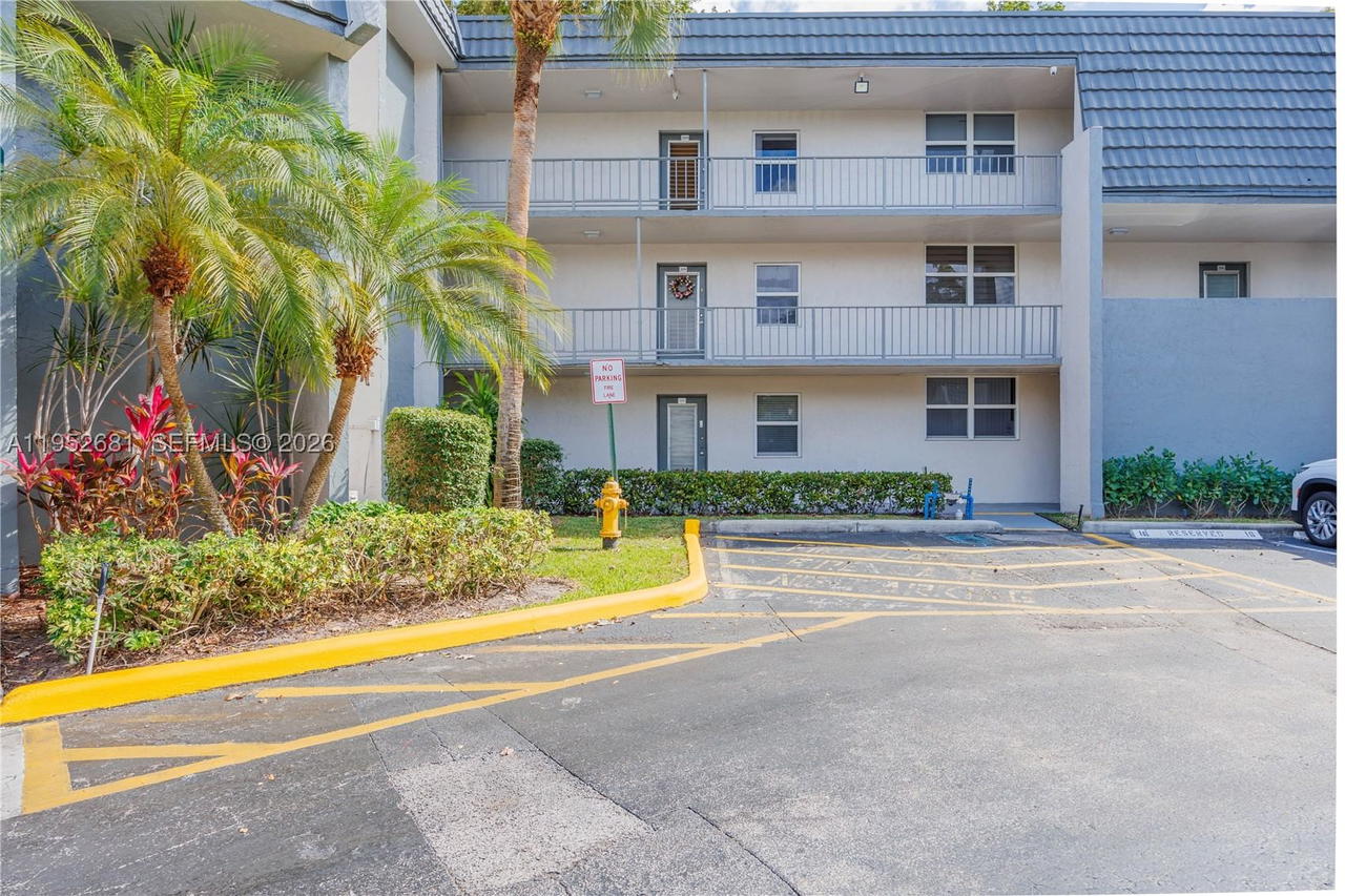 Real estate property located at 9100 Lime Bay Blvd #209, Broward, Lime Bay Condominium 6, Tamarac, FL
