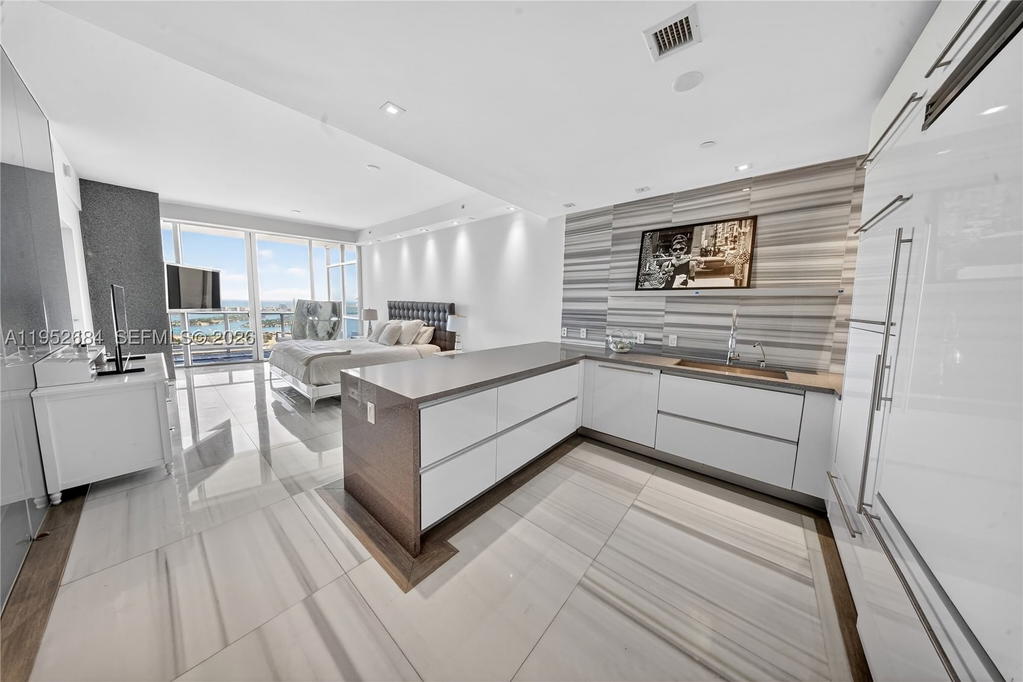 Real estate property located at 1100 Biscayne Blvd #5306, Miami-dade, Marquis Condo, Miami, FL