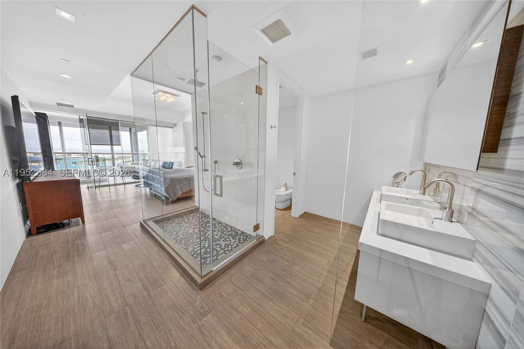 Real estate property located at 1100 Biscayne Blvd #5306, Miami-dade, Marquis Condo, Miami, FL