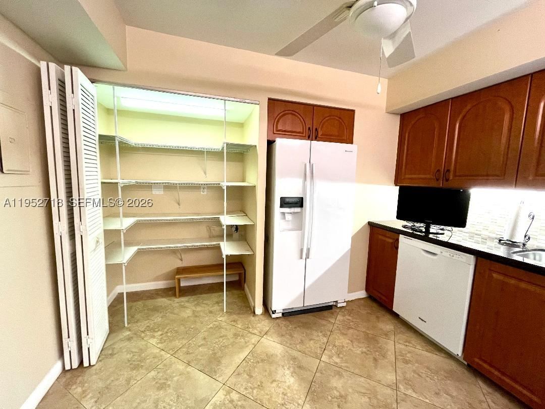 Real estate property located at 2806 46th Ave D537, Broward, Grandview At Emerald Hill, Hollywood, FL