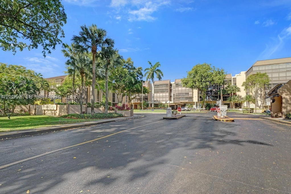 Real estate property located at 2806 46th Ave D537, Broward, Grandview At Emerald Hill, Hollywood, FL