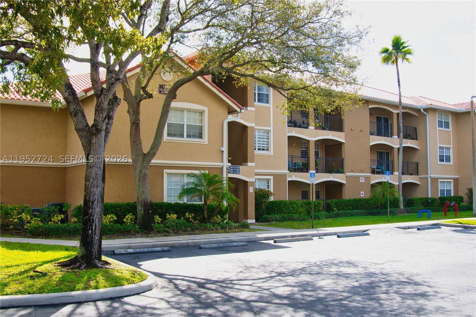 Real estate property located at 215 117th Ter #14304, Broward, Marquesa Condo, Pembroke Pines, FL