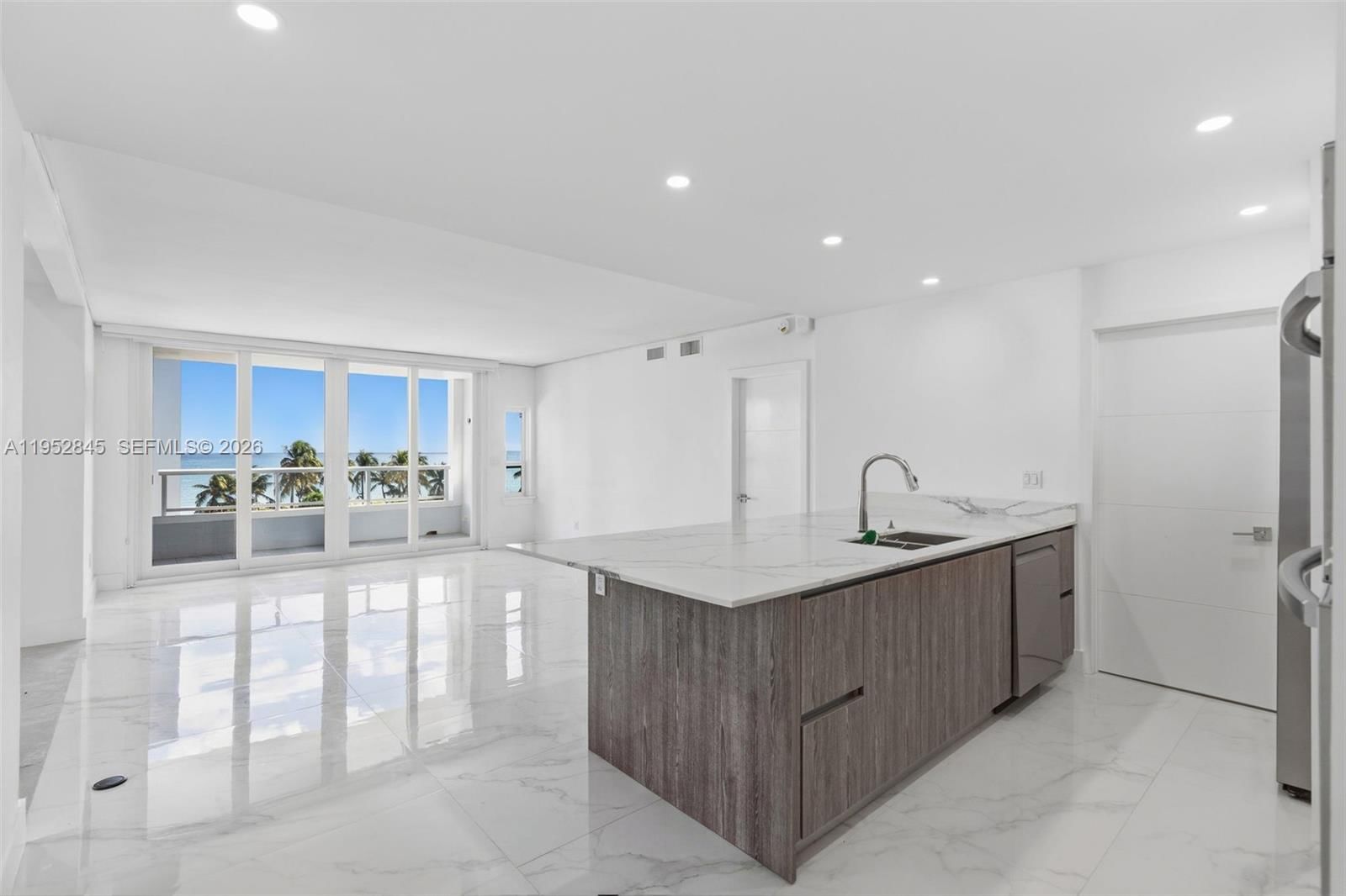 Real estate property located at 5005 Collins Ave #415, Miami-dade, The Carriage Club North C, Miami Beach, FL