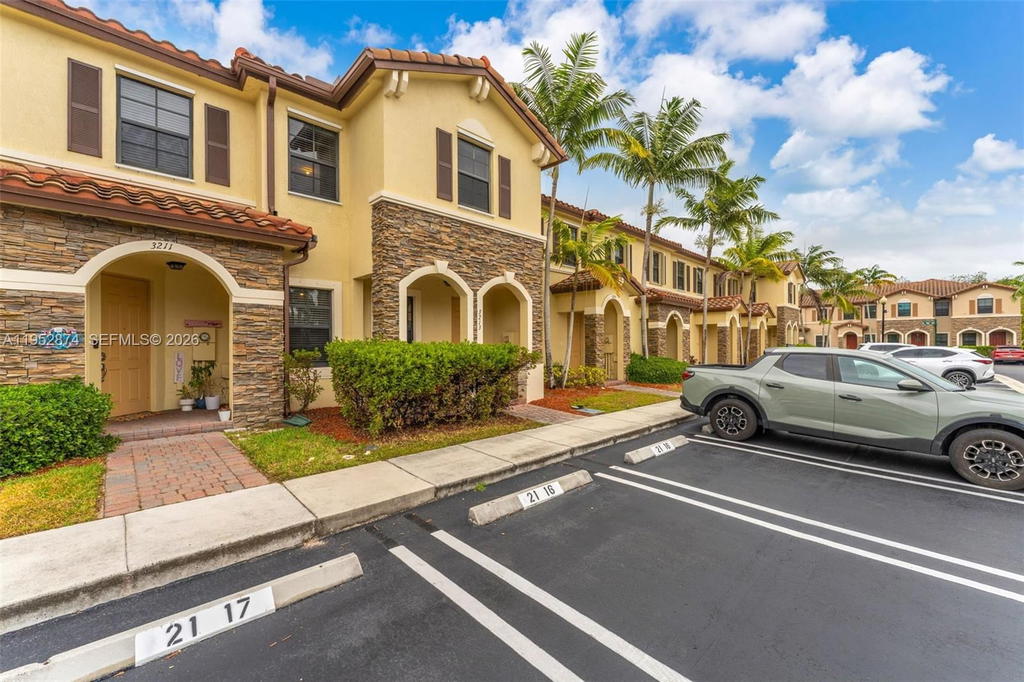 Real estate property located at 3213 7th Ct, Miami-dade, Martinique At Oasis Repla, Homestead, FL