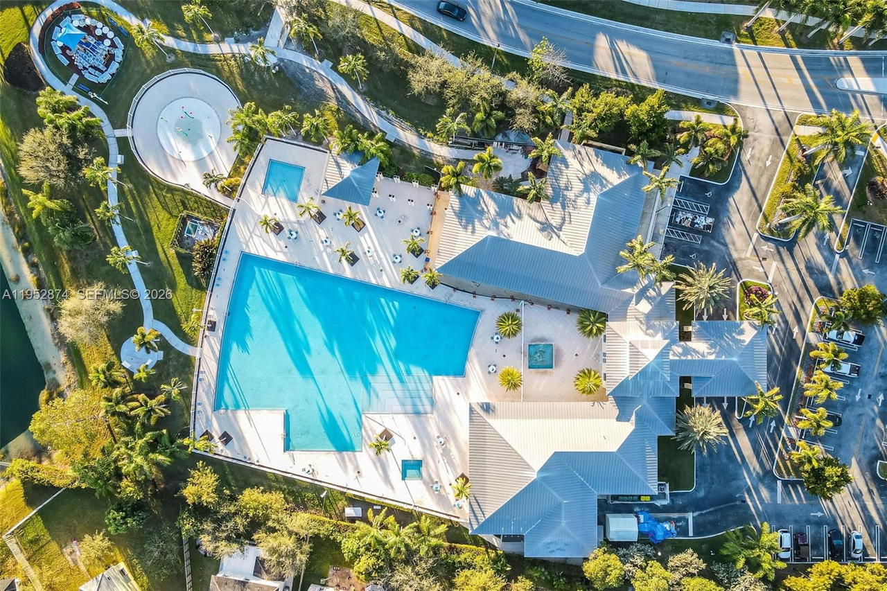 Real estate property located at 3213 7th Ct, Miami-dade, Martinique At Oasis Repla, Homestead, FL