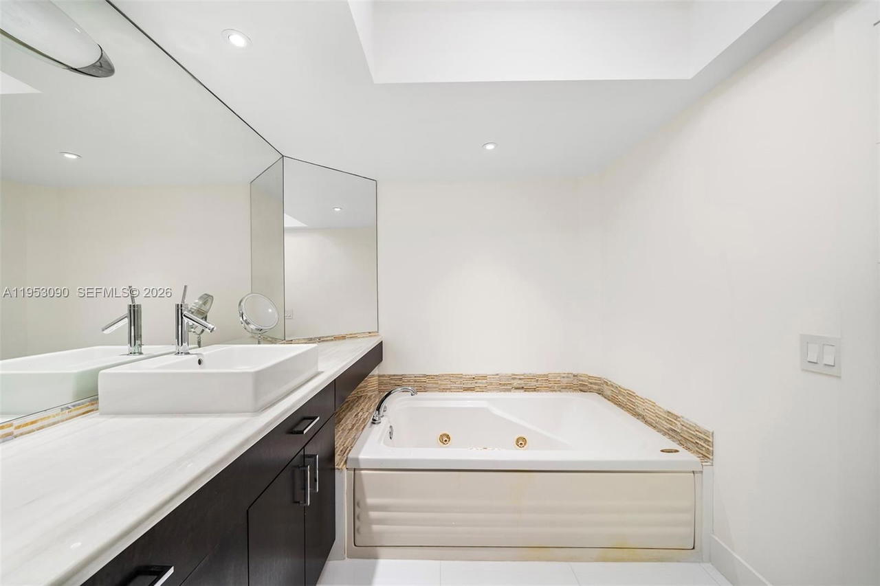Real estate property located at 4779 Collins Ave #907, Miami-dade, Blue Diamond Condo, Miami Beach, FL