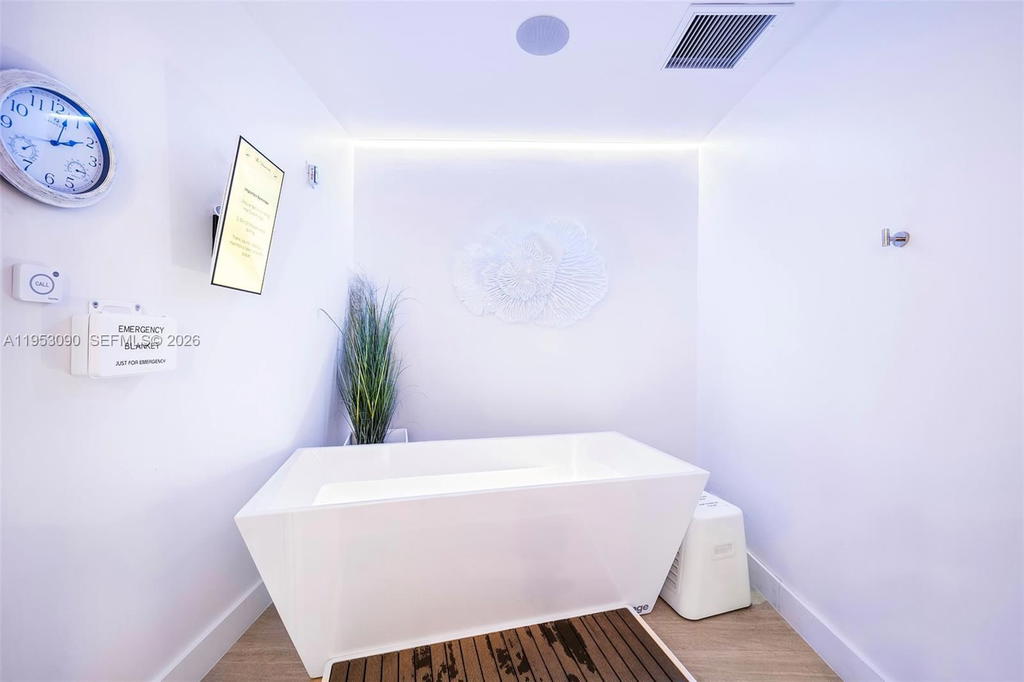 Real estate property located at 4779 Collins Ave #907, Miami-dade, Blue Diamond Condo, Miami Beach, FL