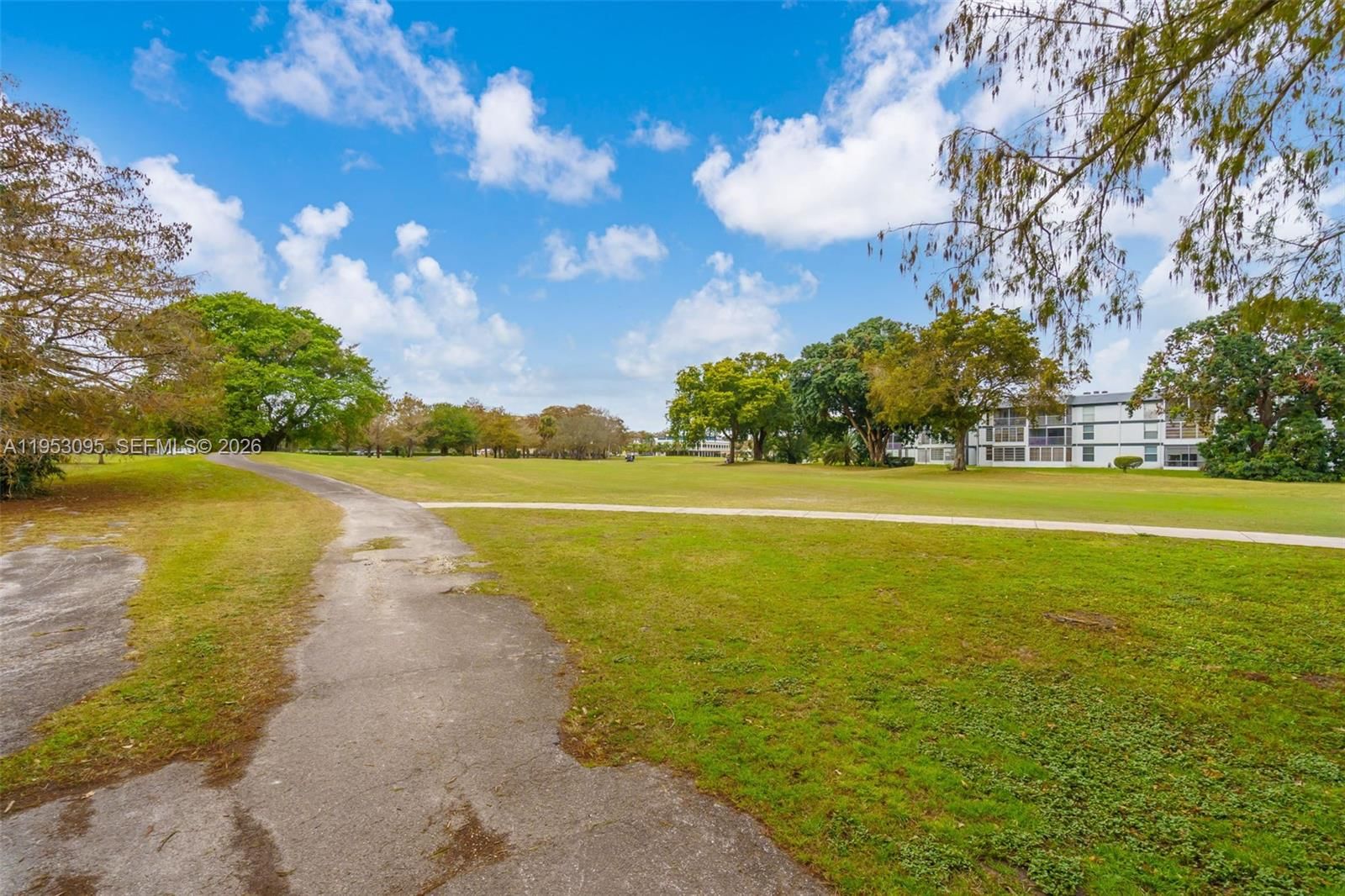 Real estate property located at 8411 Lagos De Campo Blvd #110U, Broward, Sands Point Condominium V, Tamarac, FL
