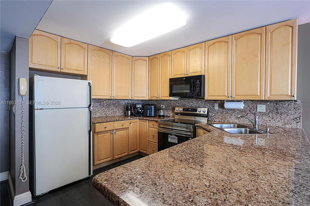 Real estate property located at 345 Ocean Dr #714, Miami-dade, Ocean Point Condo, Miami Beach, FL