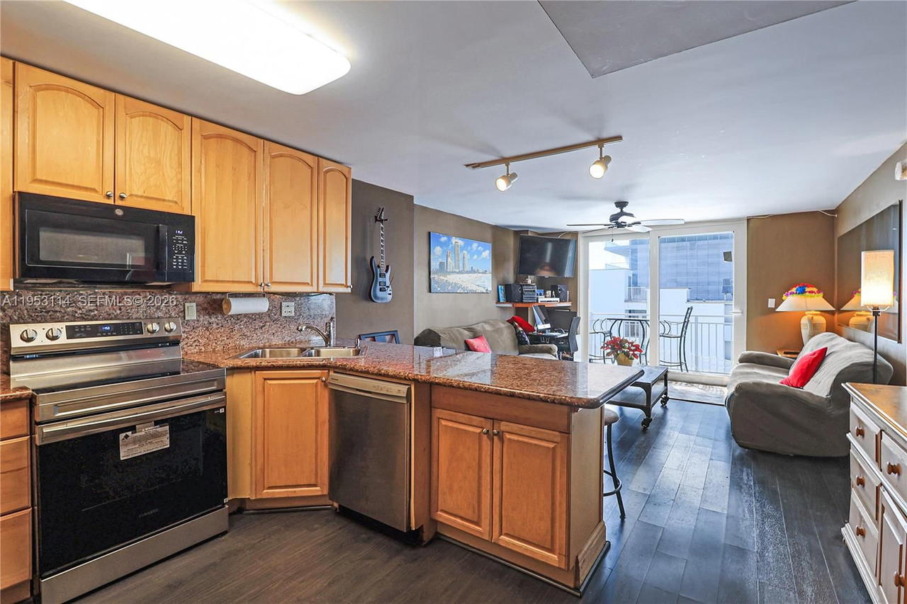 Real estate property located at 345 Ocean Dr #714, Miami-dade, Ocean Point Condo, Miami Beach, FL