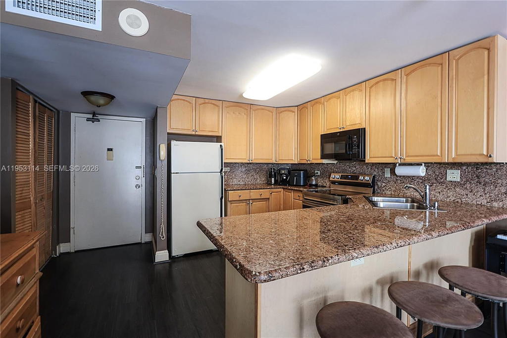 Real estate property located at 345 Ocean Dr #714, Miami-dade, Ocean Point Condo, Miami Beach, FL