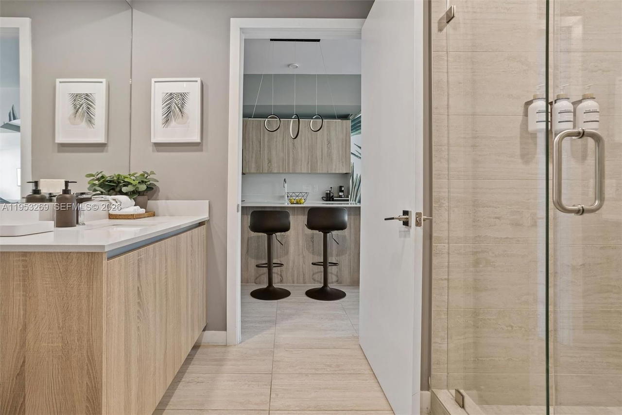 Real estate property located at 3900 Biscayne Blvd N-819, Miami-dade, Quadro Condo, Miami, FL