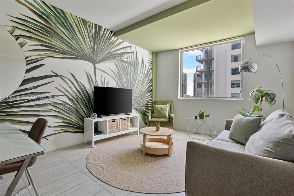 Real estate property located at 3900 Biscayne Blvd N-819, Miami-dade, Quadro Condo, Miami, FL