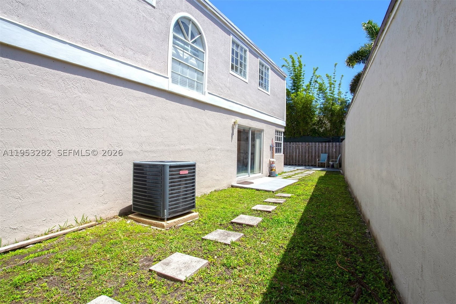 Real estate property located at 10137 223rd Ter, Miami-dade, Lakes By The Bay Sec 6, Cutler Bay, FL