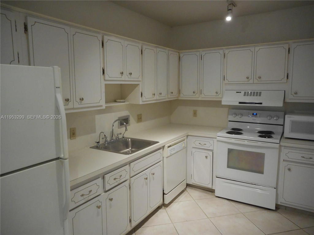 Real estate property located at 10185 Collins Ave #1002, Miami-dade, The Plaza Of Bal Harbour, Bal Harbour, FL