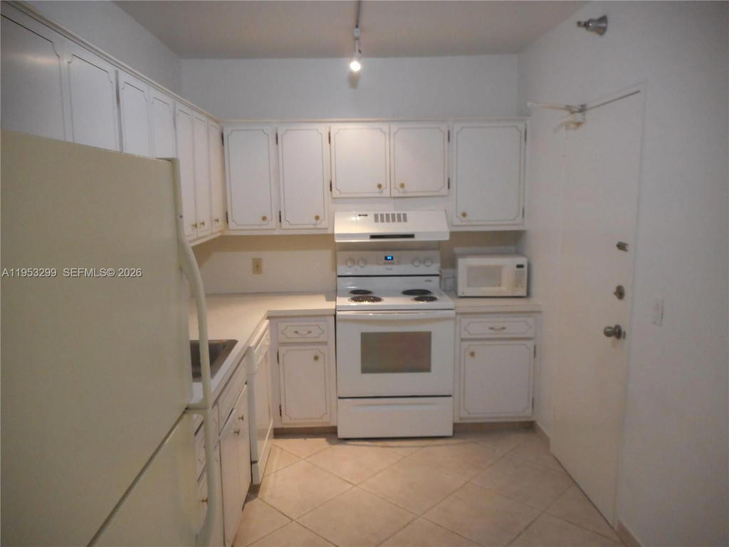 Real estate property located at 10185 Collins Ave #1002, Miami-dade, The Plaza Of Bal Harbour, Bal Harbour, FL