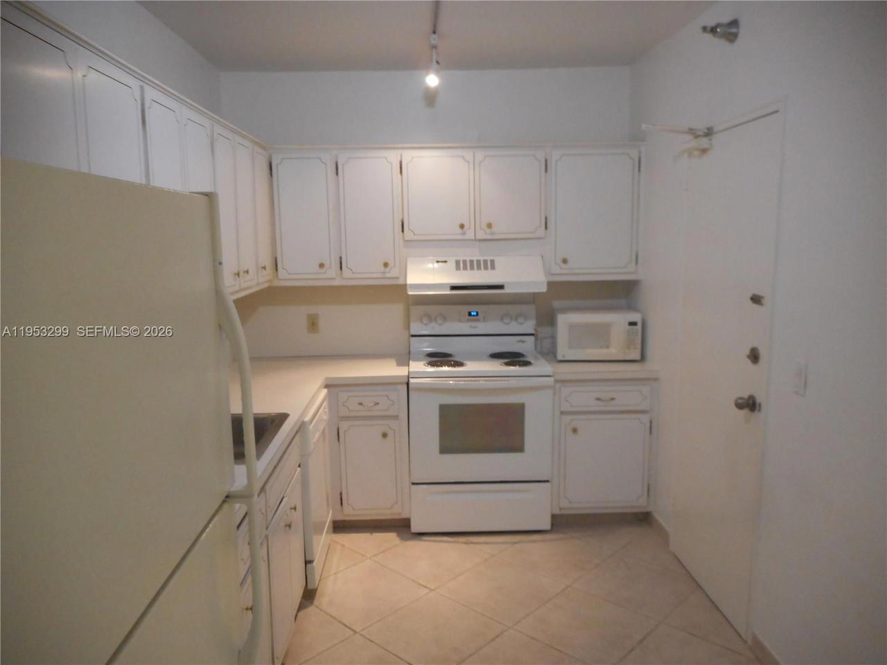 Real estate property located at 10185 Collins Ave #1002, Miami-dade, The Plaza Of Bal Harbour, Bal Harbour, FL