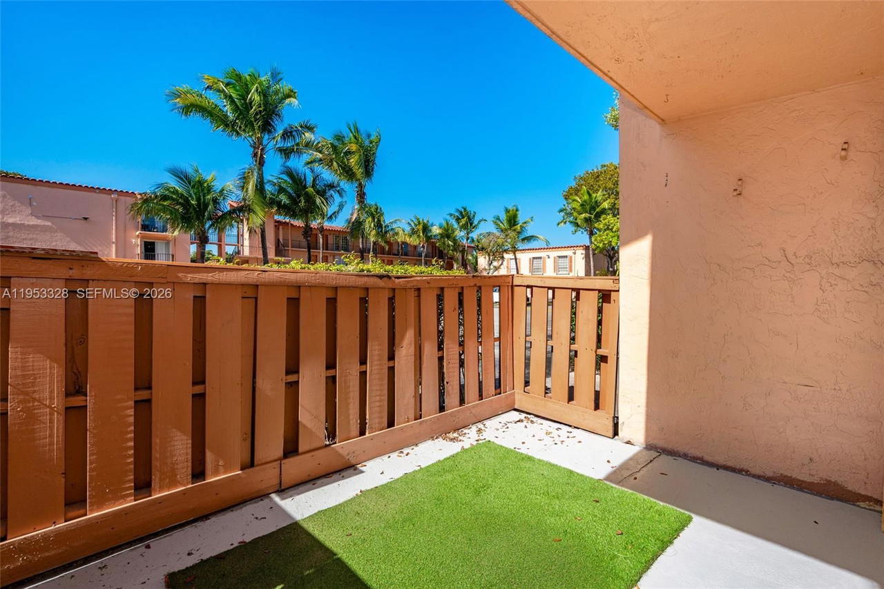 Real estate property located at 7121 Miami Lakes Dr Q3, Miami-dade, Cypress Village Condo, Miami Lakes, FL