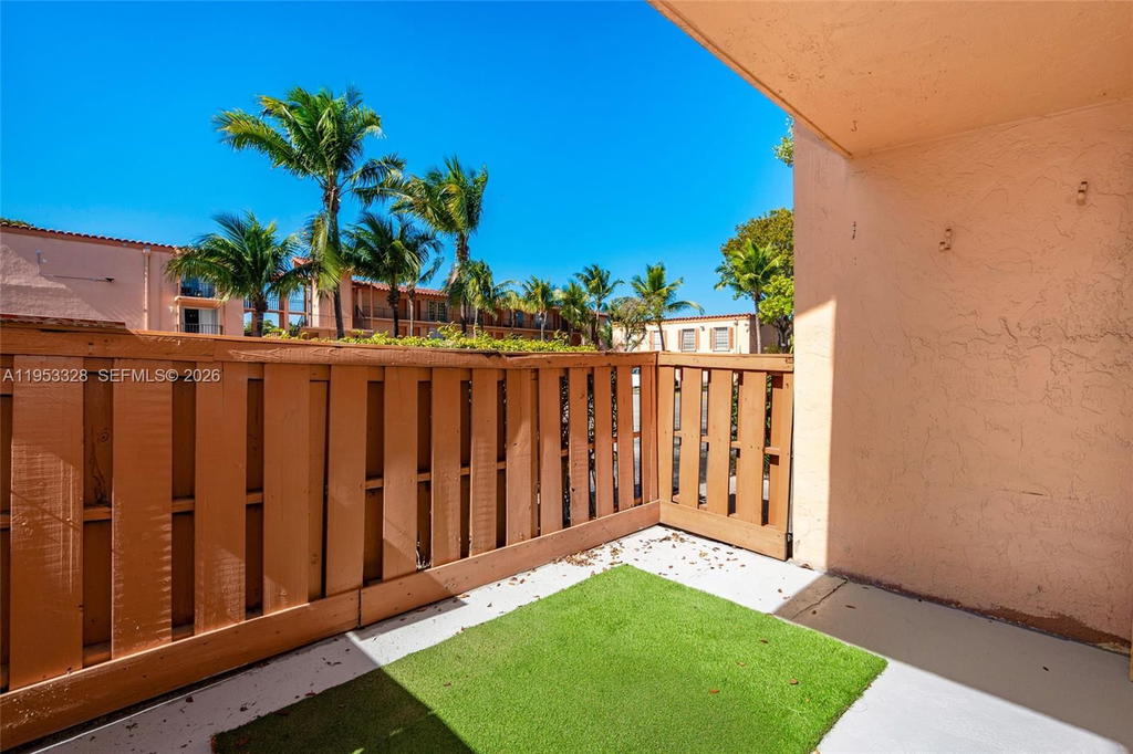 Real estate property located at 7121 Miami Lakes Dr Q3, Miami-dade, Cypress Village Condo, Miami Lakes, FL