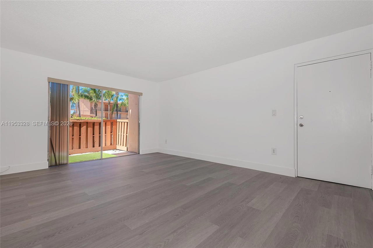 Real estate property located at 7121 Miami Lakes Dr Q3, Miami-dade, Cypress Village Condo, Miami Lakes, FL