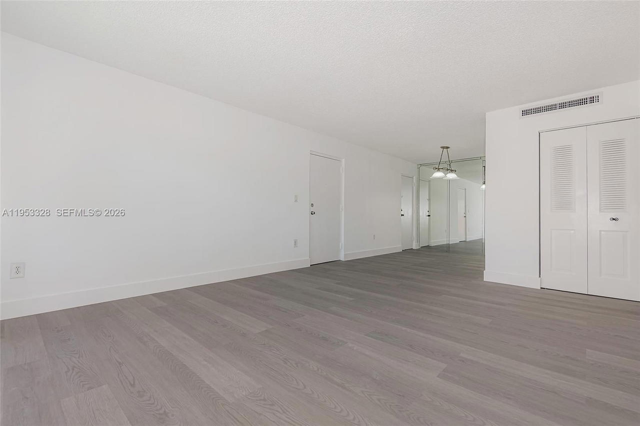 Real estate property located at 7121 Miami Lakes Dr Q3, Miami-dade, Cypress Village Condo, Miami Lakes, FL