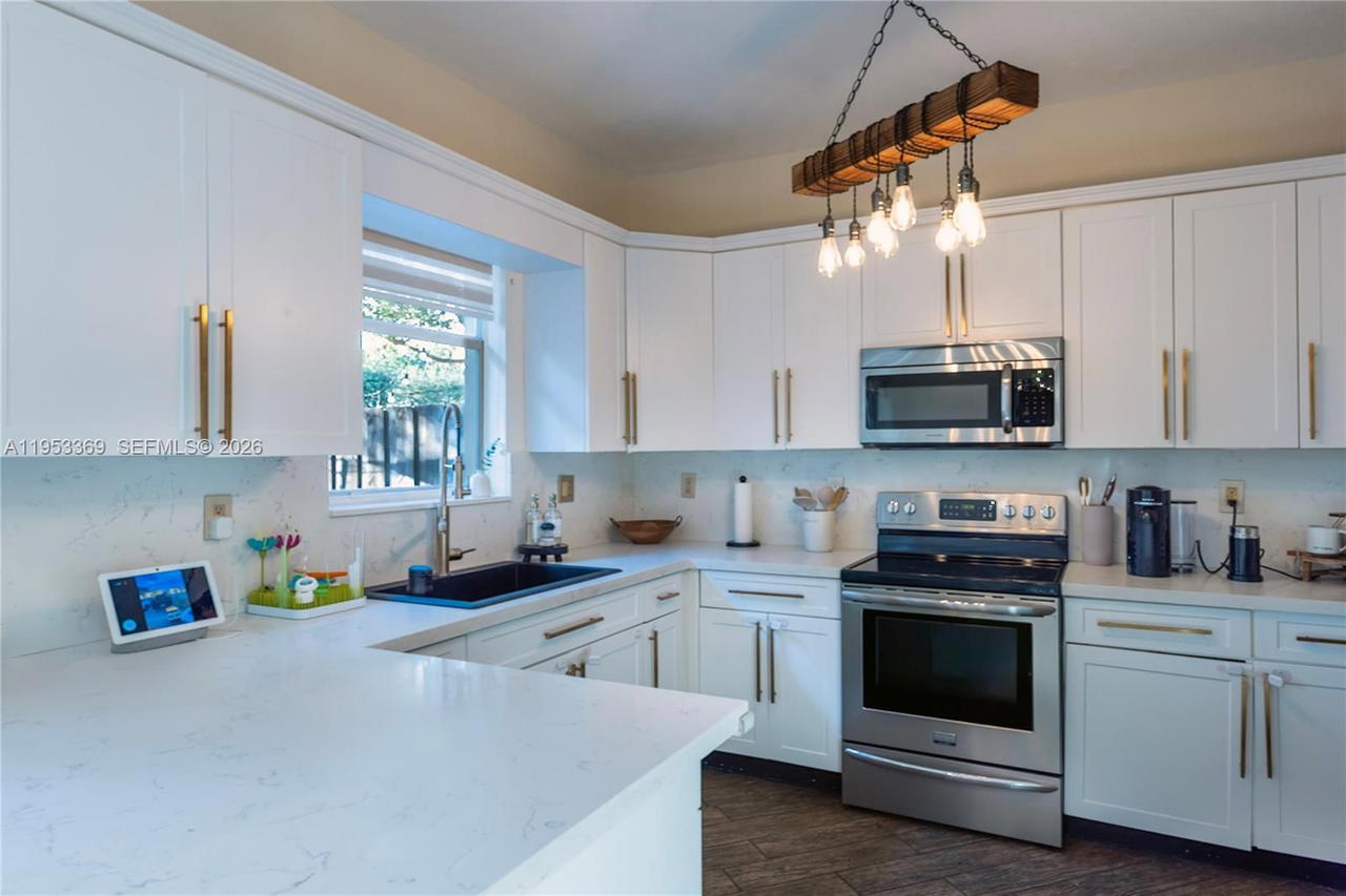 Real estate property located at 13276 128th Psge, Miami-dade, Courts At Tuscany, Miami, FL
