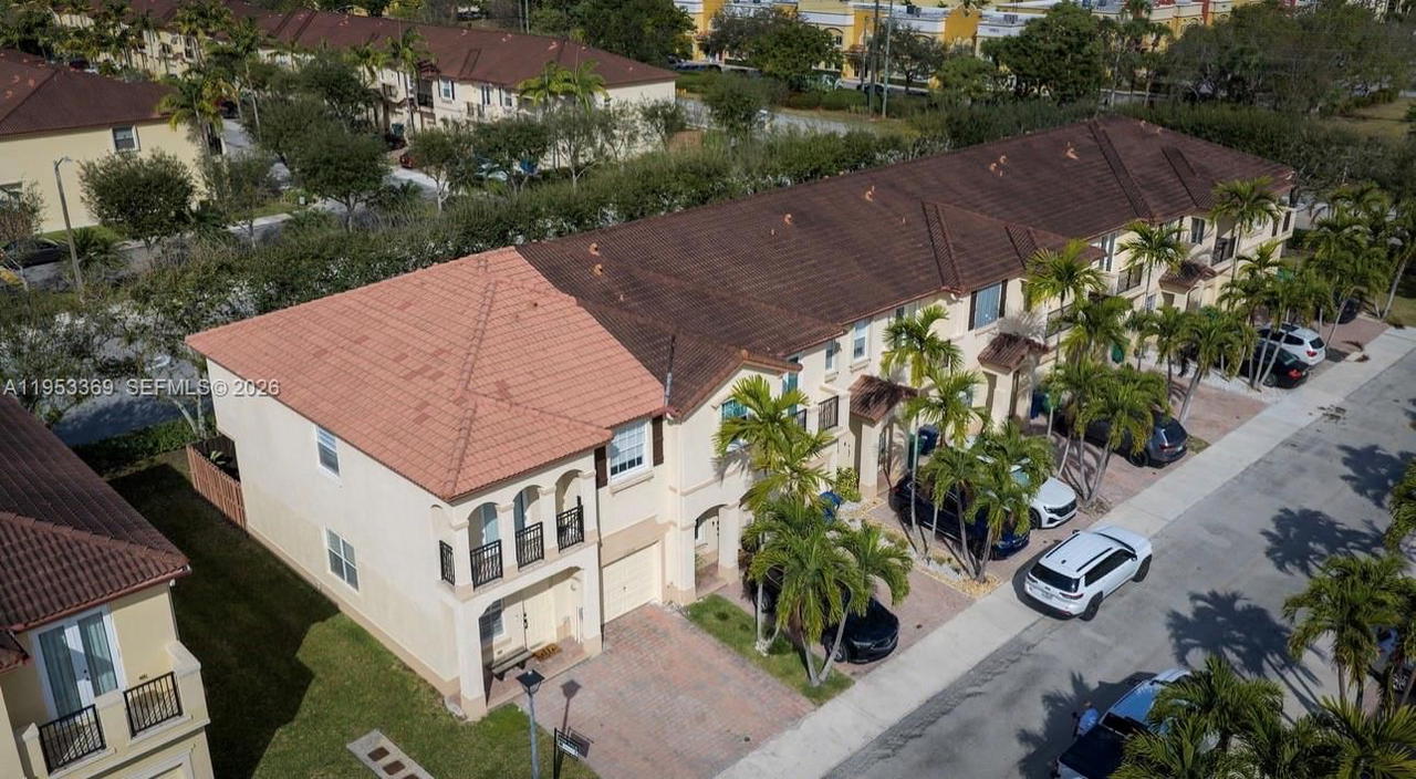 Real estate property located at 13276 128th Psge, Miami-dade, Courts At Tuscany, Miami, FL