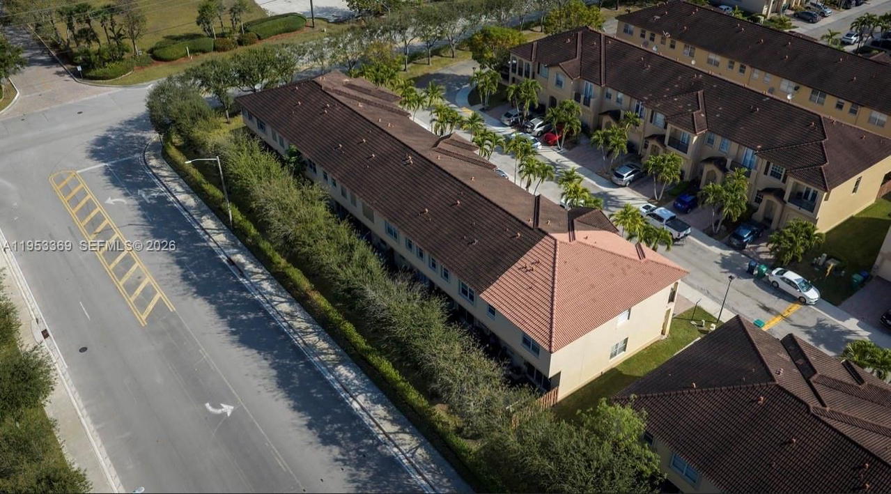 Real estate property located at 13276 128th Psge, Miami-dade, Courts At Tuscany, Miami, FL